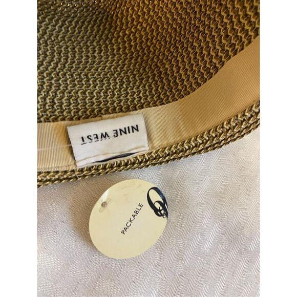 Nine West Packable woven paper hat feather bow new - Picture 2 of 6